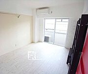 7．8帖の洋室です。お洒落な家具付ですよ。