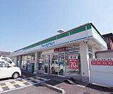 ファミリーマート　東大路山端店まで94m 東大路通沿いで、広々した駐車場もあります。