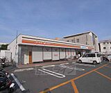 ローソン伏見向島駅前店まで290m 近鉄向島駅前のコンビニです。駐車場も広いです。