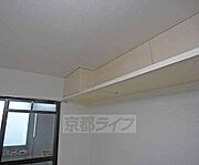 本が並べられます。