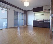 きれいなフローリングで広いお部屋です・