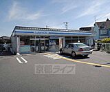 ローソン上桂御正町店まで180m 9号線沿い。駐車スペースも停めやすい