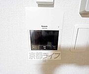 室内から応対可能です。