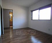 玄関の隣りのお部屋です。