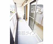 広いバルコニです。