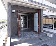 高級感のある建物入り口です。