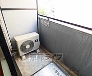 上層階は災害時の避難用はしごが設置されています。