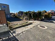 前面道路含む外観
