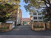 国立東京大学教育学部附属中等教育学校 徒歩134分。 10660m