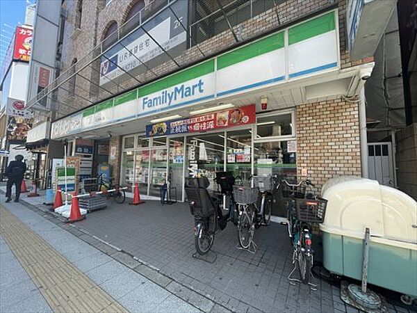 画像28:【コンビニエンスストア】ファミリーマート 川口駅東口店まで105ｍ