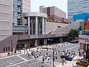 京急本線「上大岡駅」（960m）
