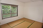 ライフスタイルに合わせて自由に使える、使い勝手の良い和室は約6帖