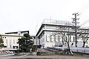 【富田林市役所】 徒歩12分(約960m)。市民窓口課、課税課、こども未来室などが設置されています。くらしの相談・各種手続きなどが可能。開庁時間/9:00〜17:30(土日・祝日及び年末年始を除く)