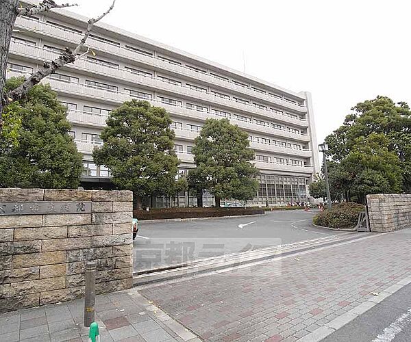 画像20:京都市立病院まで1110m 西大路五条を東に行った場所にある総合病院。