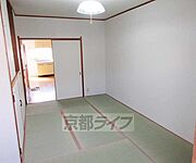 畳も壁も綺麗です