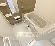 アクセントクロスがお洒落な浴室です。