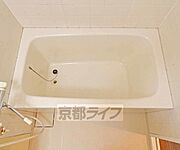 ゆったりと入ることができる浴槽です。