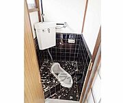 和式のトイレになります。