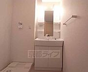 シャンプードレッサ付の独立洗面台です。