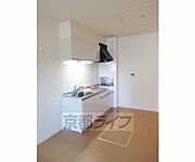 キッチンは広く収納も多くあるので便利です