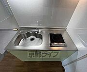 色がポイントになったキッチンです