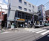 ファミリーマートＴＳＵＴＡＹＡ桃山店まで230m 伏見桃山駅前のＴＳＵＴＡＹＡの一階です。大手筋商店街もすぐ目の前