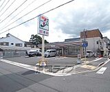 セブンイレブン　淀池上町店まで300m 角地のコンビニです。ガレージも広いです。