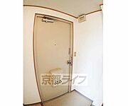しっかりとしたドアです。