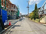 落ち着いて駐車できる前面道路6ｍ