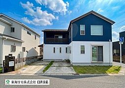 無垢の床と漆喰の壁が包む、自然素材に満ちた心地よい住まい