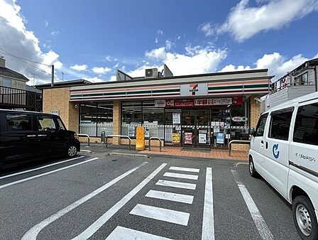 セブンイレブン佐倉臼井店 徒歩4分。 250m