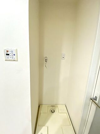 洗濯機置場、ド...