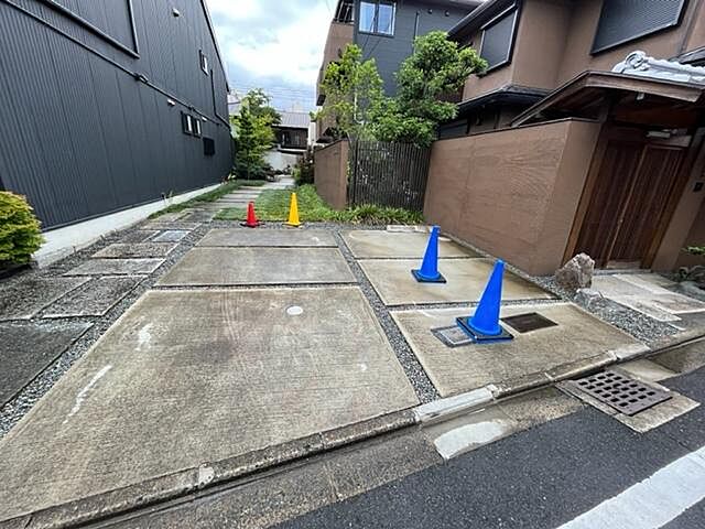 8 / 9