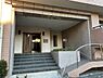 階段横にスロープが設置されていますのでお子様や高齢者にも安全