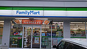 ファミリーマート 知事公館前店:82m