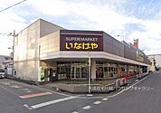 周辺環境:スーパー 450m いなげや川越南大塚駅前店(徒歩6分につき、毎日のお買い物に便利です。)