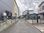 外観:前面道路　現地写真2025.10.3撮影