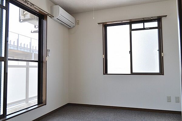 画像5:端部屋ですので窓が2つあります。