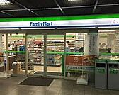 ファミリーマート JR箱崎駅店 99m