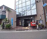 京都西京極郵便局まで222m 西京極の駅を南に下がったところにございます。