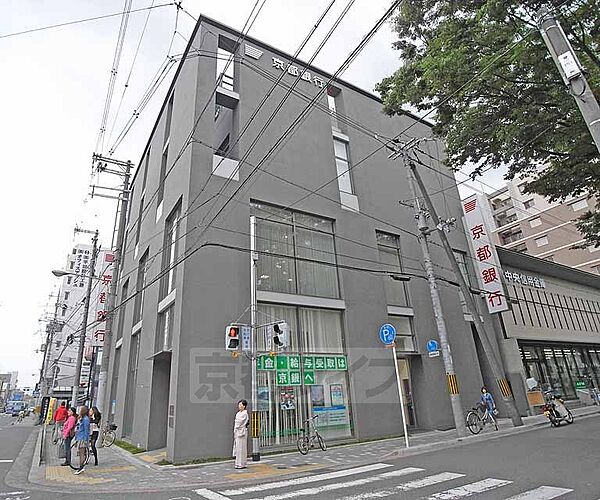 画像22:京都銀行 府庁出張所まで153m 丸太町通り沿いに面し、ご利用しやすい場所に。