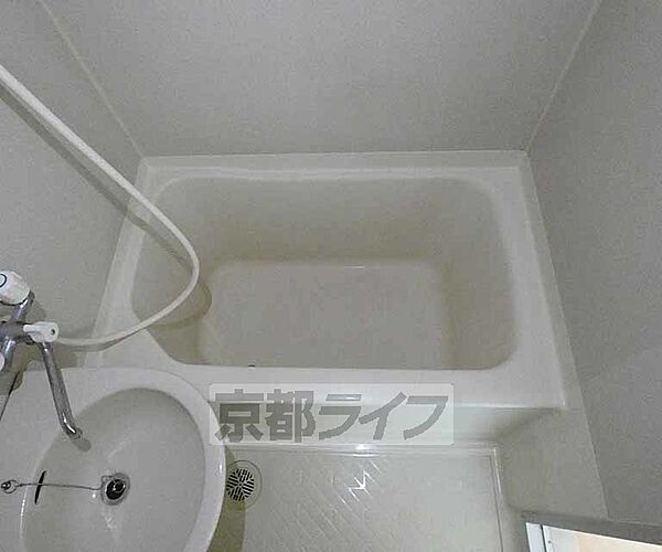 画像17:シンプルな浴槽です。