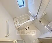 鏡の付いたお風呂です