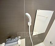 鏡の付いたお風呂です