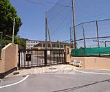 衣笠中学校まで1400m 自然の多い環境です。
