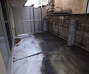 非常に広いバルコニーです。