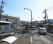 街灯があるので明るく、安心です
