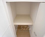 廊下にも収納有り