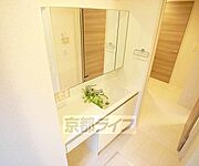 女性には嬉しい洗面台です。