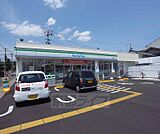 ファミリーマート太秦西蜂岡町店まで181m ＪＲ太秦駅と京福帷子ノ辻駅の間にあります。太秦映画村撮影所も近いです。